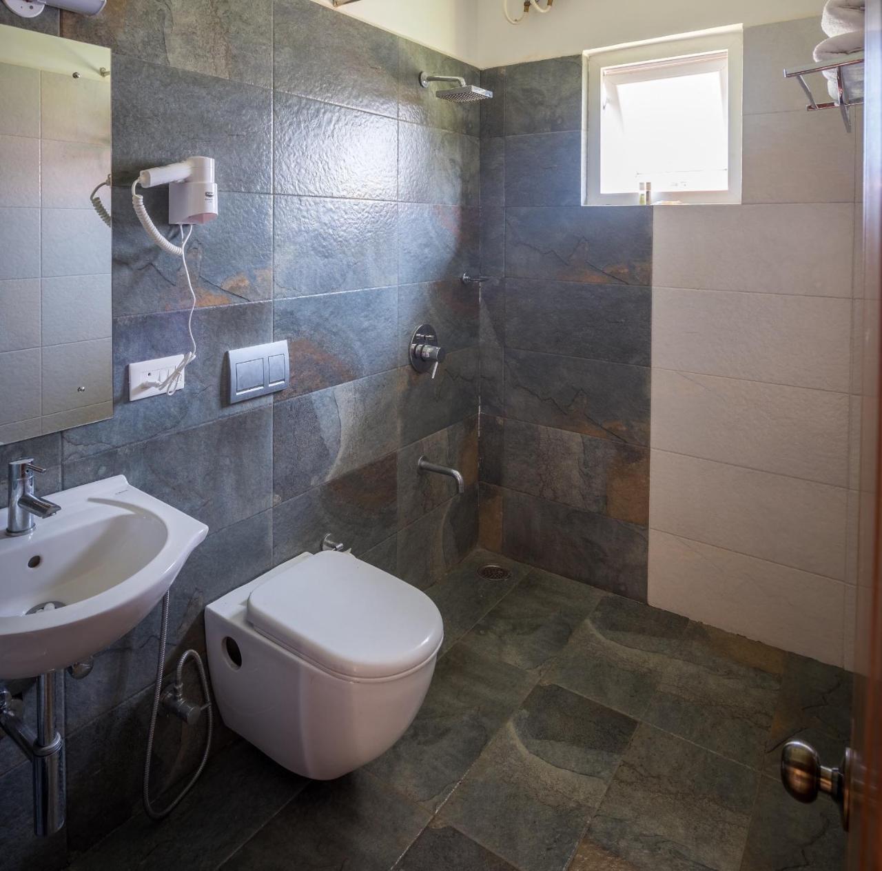 The Realm Hotel Кунур Екстериор снимка