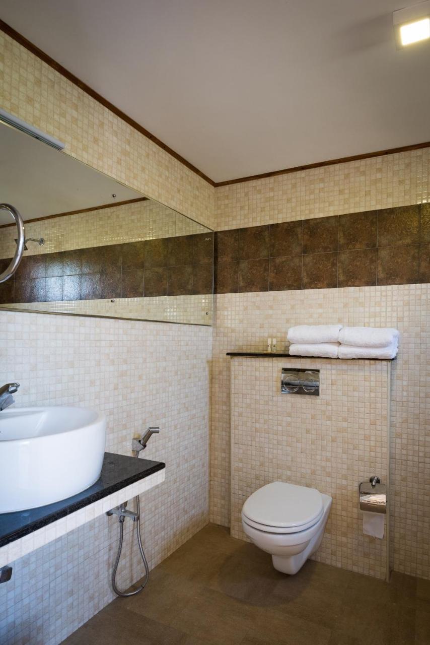 The Realm Hotel Кунур Екстериор снимка
